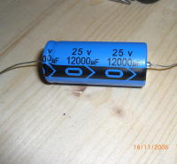 Kondensator 12.000 µF 25V axial